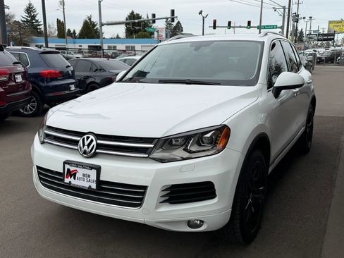 Used 2014 Volkswagen Touareg Sport image 6