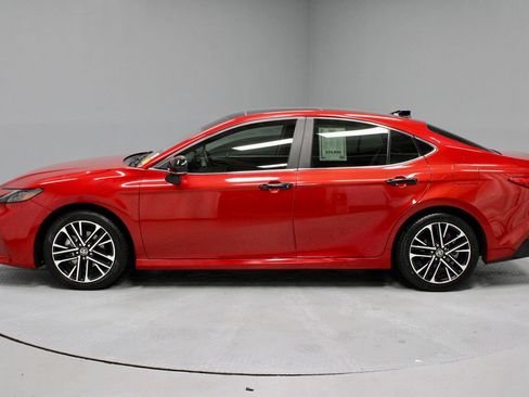 Used 2025 Toyota Camry XLE AWD/4WD image 9