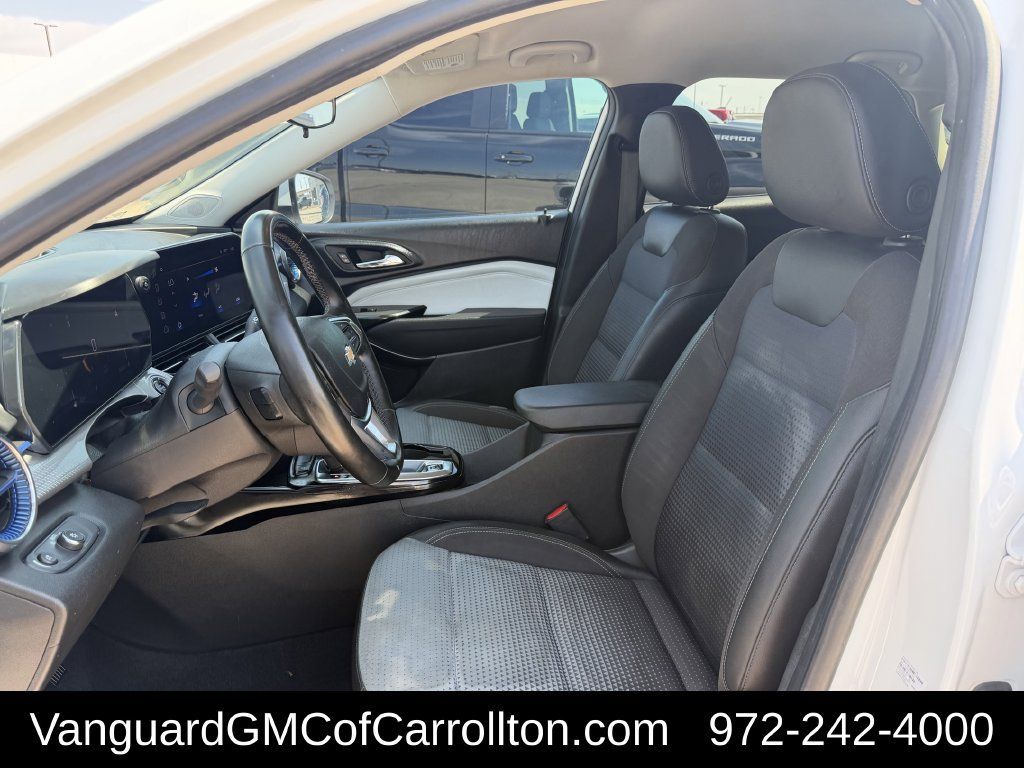 Used 2024 Chevrolet Trax LT w/ Driver Confidence Package FWD image 28