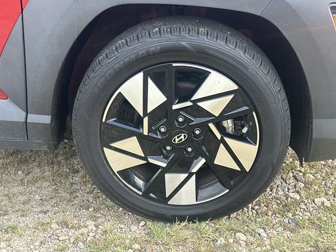 Used 2025 Hyundai Kona SEL FWD image 12