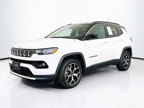 Used 2025 Jeep Compass Limited AWD/4WD image 3
