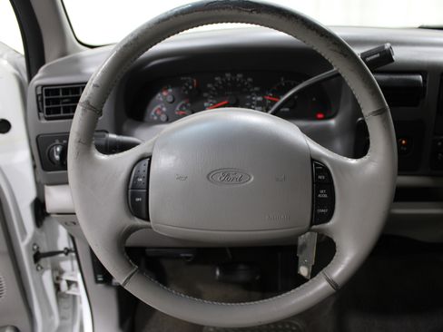 Used 2001 Ford F250 Lariat image 8