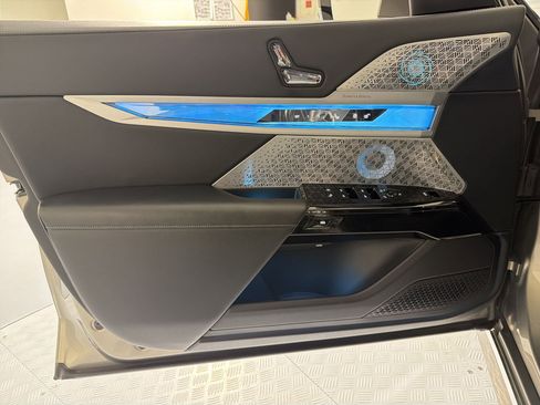Certified 2023 BMW i7 xDrive60 w/ Parking Assistance Package AWD/4WD image 19