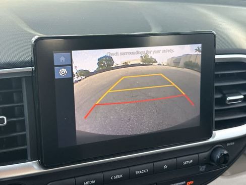 Used 2024 Hyundai Venue SEL FWD image 19