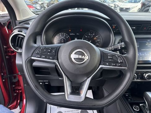 Used 2023 Nissan Kicks SV image 5