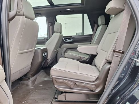 Used 2023 GMC Yukon SLT w/ SLT Luxury Package RWD image 11