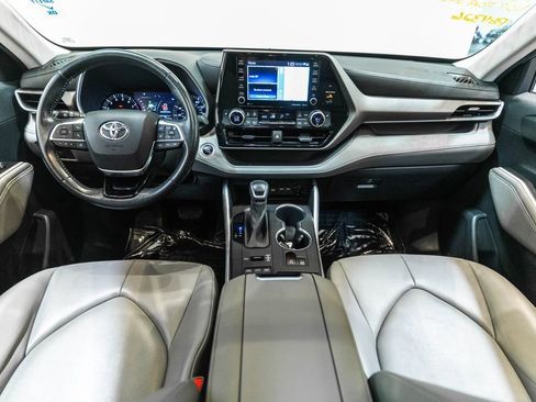 Used 2020 Toyota Highlander XLE AWD/4WD image 14
