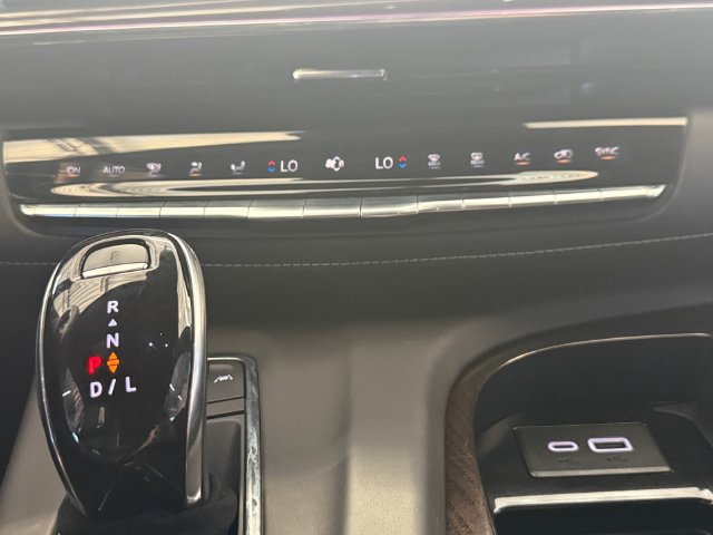 Used 2024 Cadillac Escalade Sport Platinum w/ LPO, ONYX Package AWD/4WD image 4