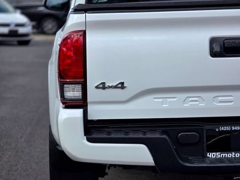 Used 2020 Toyota Tacoma SR w/ SR Convenience Package AWD/4WD image 10