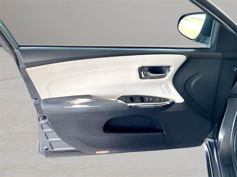 Used 2017 Toyota Avalon XLE Premium image 11