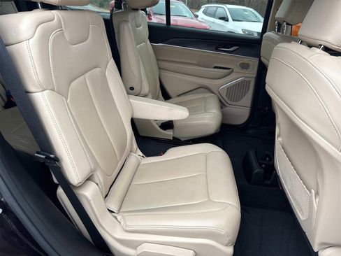 Used 2022 Jeep Grand Cherokee L Limited image 23