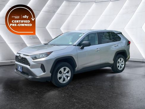 Used 2022 Toyota RAV4 LE AWD/4WD image 1
