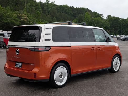 Used 2025 Volkswagen ID. Buzz 1st Edition AWD/4WD image 9