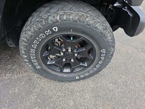 Used 2023 Jeep Wrangler Unlimited w/ Cold Weather Group AWD/4WD image 9