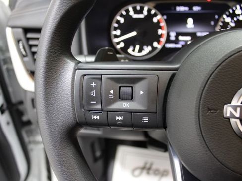 Used 2024 Nissan Rogue SV image 36