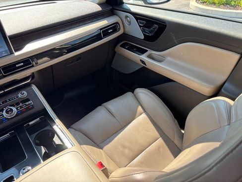 Used 2021 Lincoln Aviator Reserve w/ Equipment Group 201A RWD image 15
