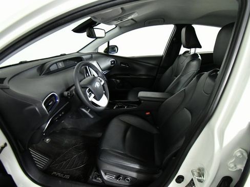 Used 2018 Toyota Prius Four Touring image 5
