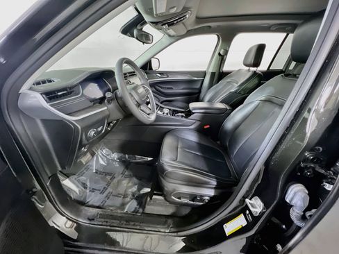 Used 2023 Jeep Grand Cherokee Limited AWD/4WD image 21