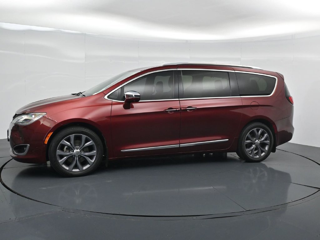 Used 2020 Chrysler Pacifica Limited w/ Tire & Wheel Group FWD image 33