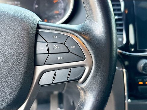 Used 2020 Jeep Grand Cherokee Limited image 38