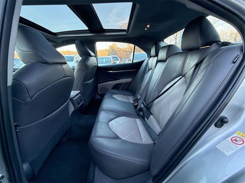 Used 2018 Toyota Camry XLE image 24