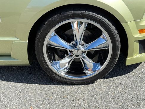 Used 2005 Ford Mustang GT Premium image 28