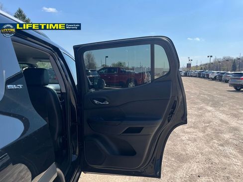 Used 2023 GMC Acadia SLT AWD/4WD image 35