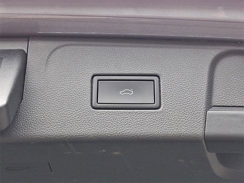 Used 2021 Volkswagen Atlas SEL Premium image 32