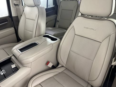 Used 2021 GMC Yukon Denali w/ Denali Premium Package AWD/4WD image 23