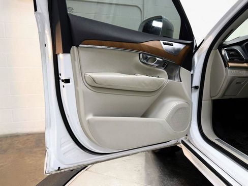 Used 2017 Volvo XC90 T6 Inscription w/ Vision Package image 12