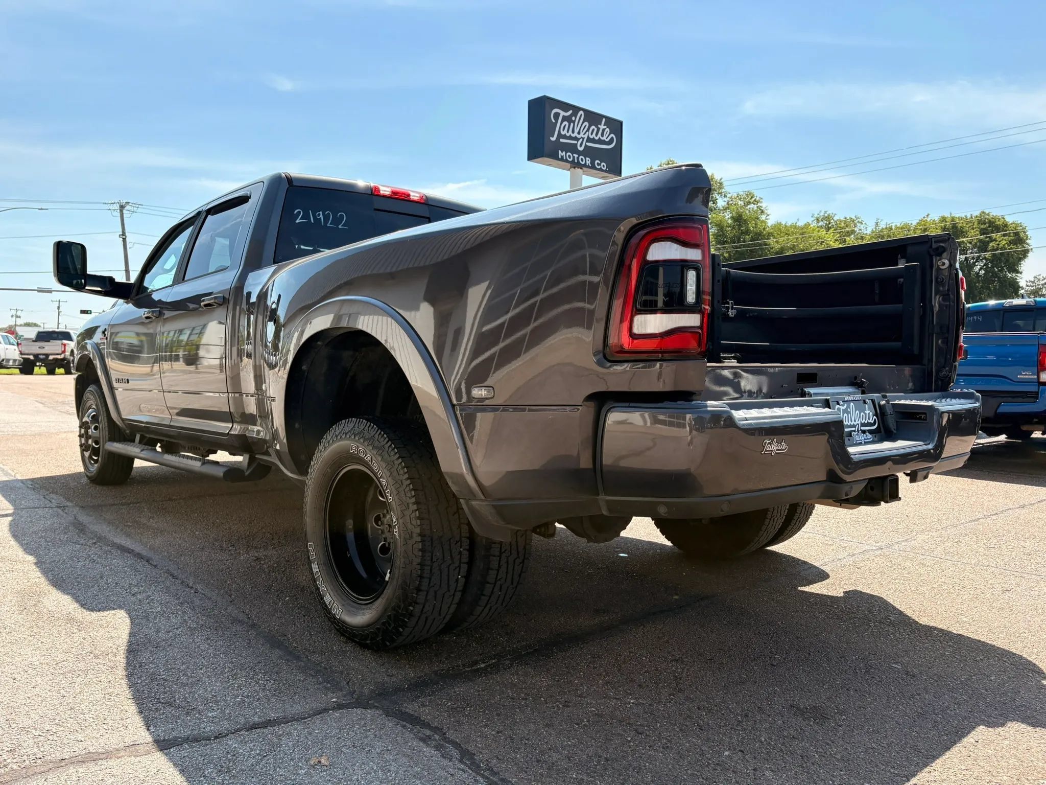 Used 2021 RAM 3500 Laramie w/ Night Edition AWD/4WD image 5