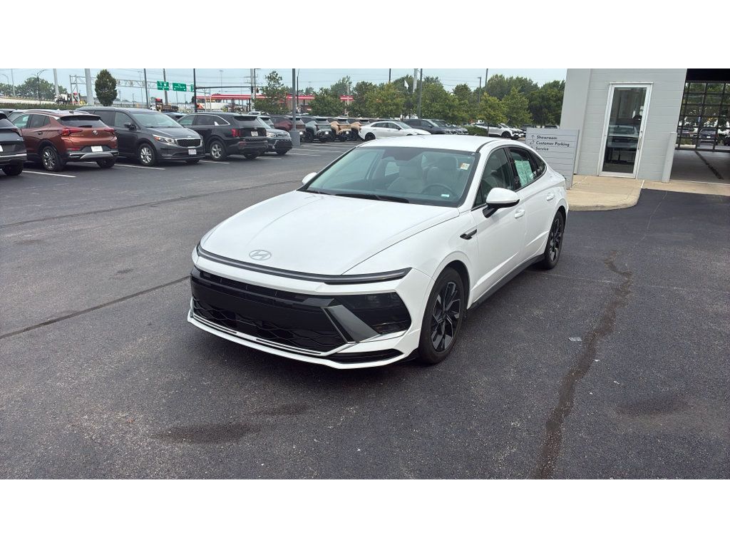 Used 2024 Hyundai Sonata SEL FWD image 3