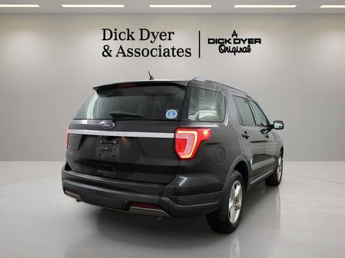 Used 2019 Ford Explorer XLT w/ Equipment Group 201A FWD image 3