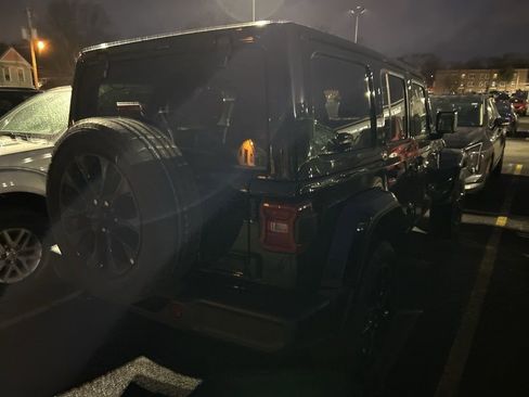 Used 2025 Jeep Wrangler Unlimited Sahara w/ Safety Group image 5