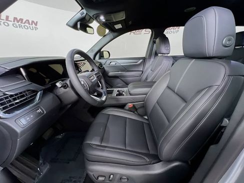 Used 2025 GMC Acadia Elevation w/ Elevation Premium Package FWD image 10
