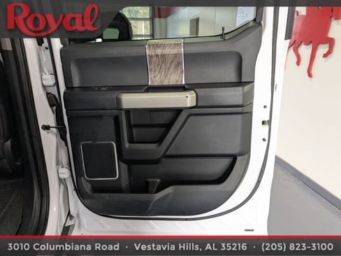 Used 2017 Ford F250 Lariat w/ Chrome Package image 9