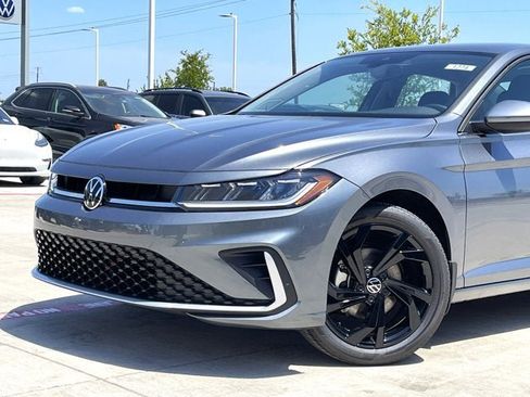 New 2025 Volkswagen Jetta SE image 2