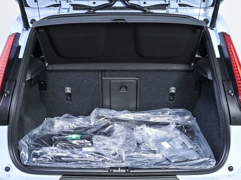 New 2026 Volvo XC40 B5 Plus w/ Protection Package Premier AWD/4WD image 29