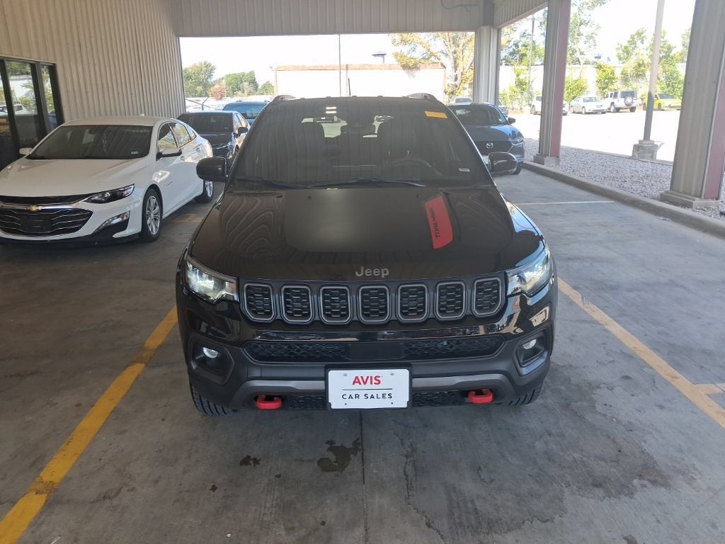 Used 2025 Jeep Compass Trailhawk AWD/4WD image 5