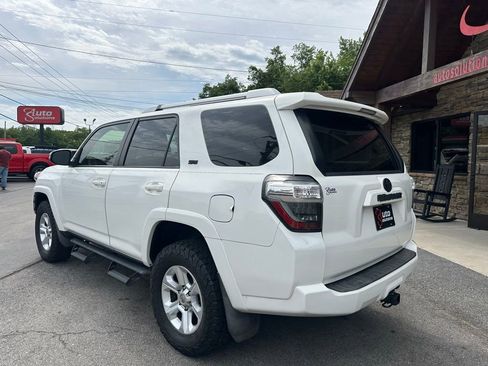 Used 2018 Toyota 4Runner SR5 Premium AWD/4WD image 3
