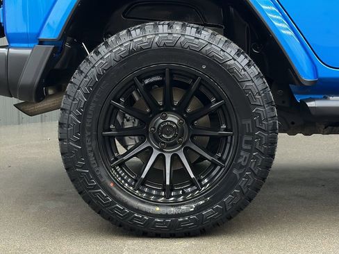 Used 2024 Jeep Wrangler Unlimited Sahara w/ Technology Group image 11