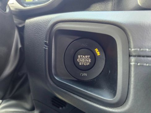 Used 2025 Jeep Wrangler Unlimited Sahara w/ Safety Group AWD/4WD image 18