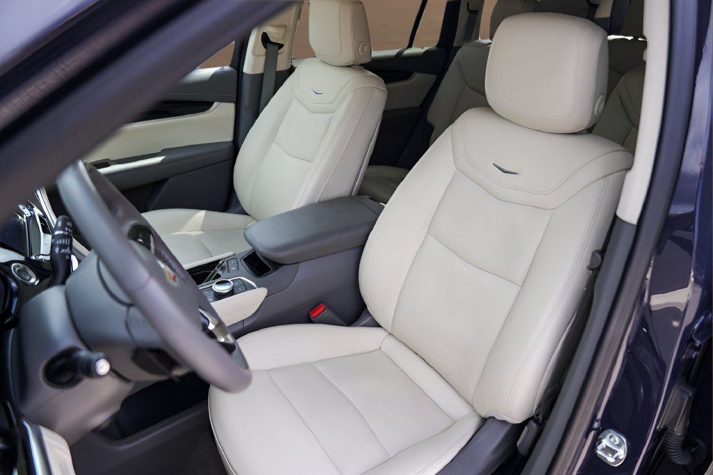 Used 2025 Cadillac XT6 Premium Luxury FWD image 7