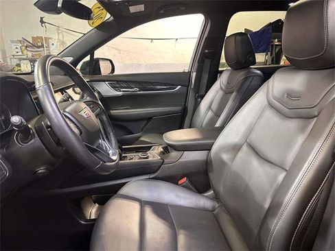 Used 2025 Cadillac XT6 Premium Luxury image 13