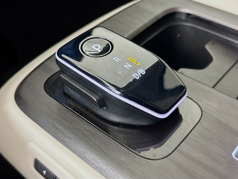 Used 2023 Nissan Ariya EVOLVE+ image 25