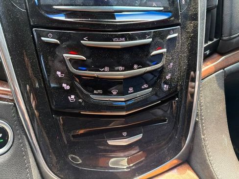 Used 2016 Cadillac Escalade ESV Luxury AWD/4WD image 19