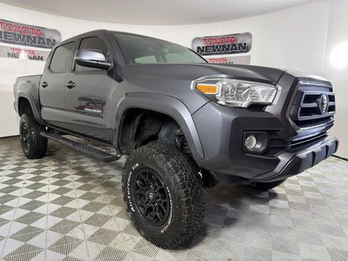 Used 2022 Toyota Tacoma SR5 w/ Technology Package RWD image 1