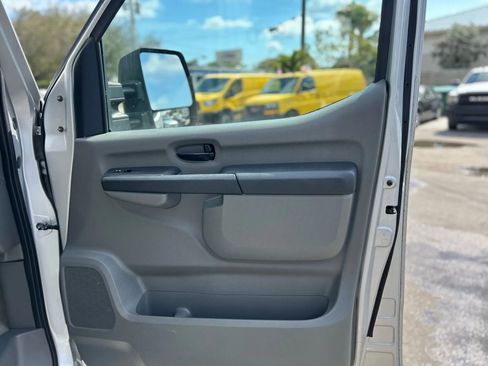 Used 2017 Nissan NV 3500 SL image 20