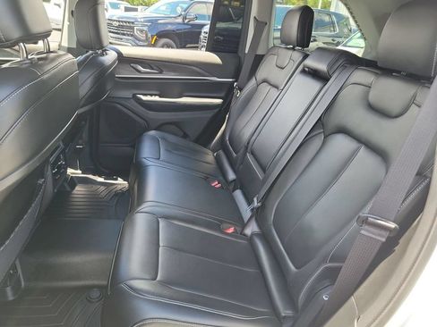 Used 2023 Jeep Grand Cherokee Limited AWD/4WD image 26
