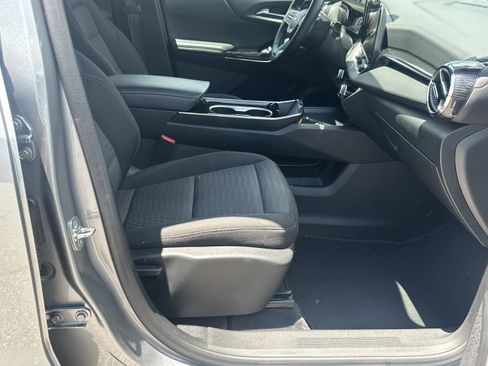 Used 2025 Chevrolet Equinox LT FWD image 13